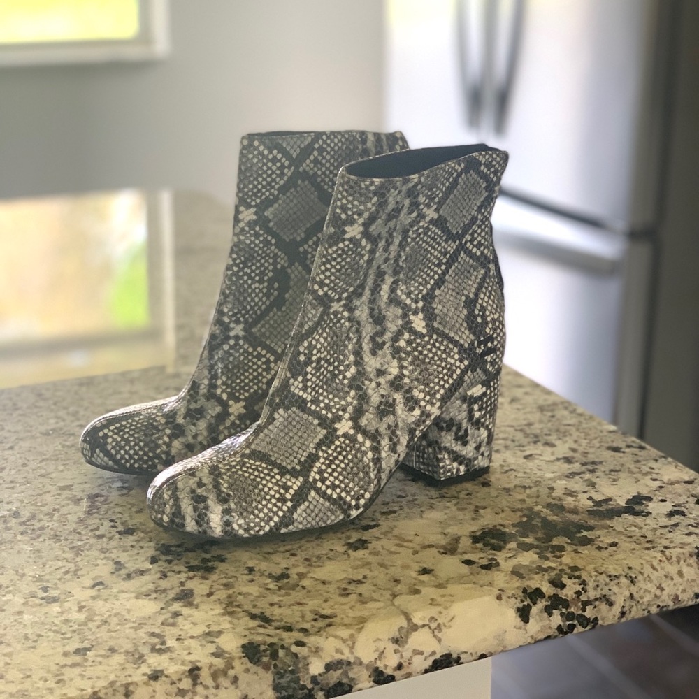 Luna Billabong Booties - Snakeskin - Size 8.5